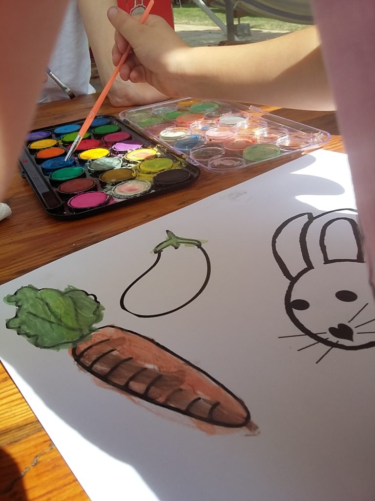 decouverte-melange-couleurs-peinture-montessori